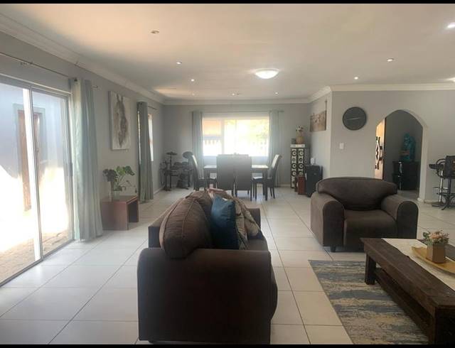 5 BEDROOM HOUSE FOR SALE IN PROTEA PARK